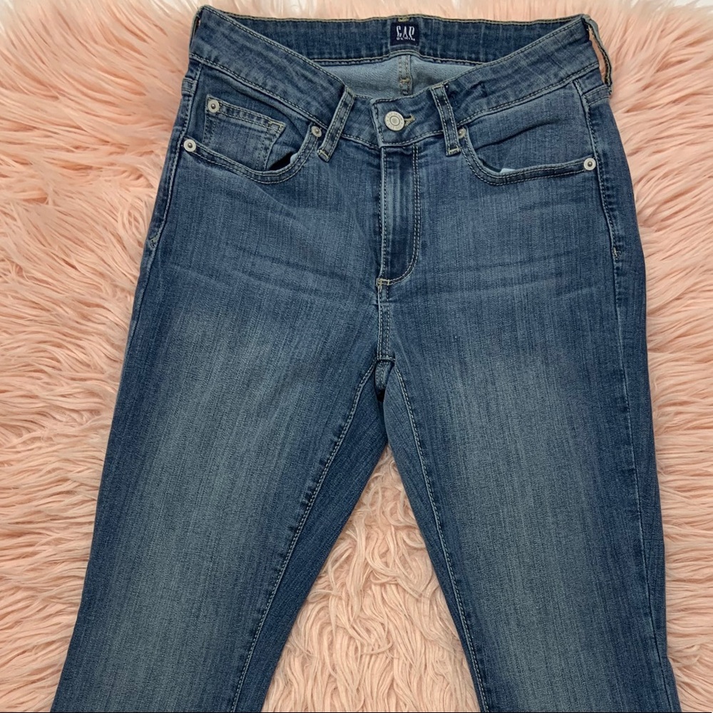 GAP DENIUM CURVY TRUE KINNY 27R